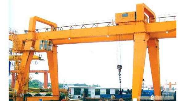 �����O��M���Ј�����չ�F�����ă���