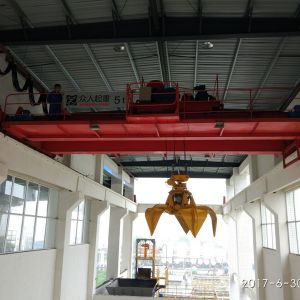 眾人垃圾抓斗起重機